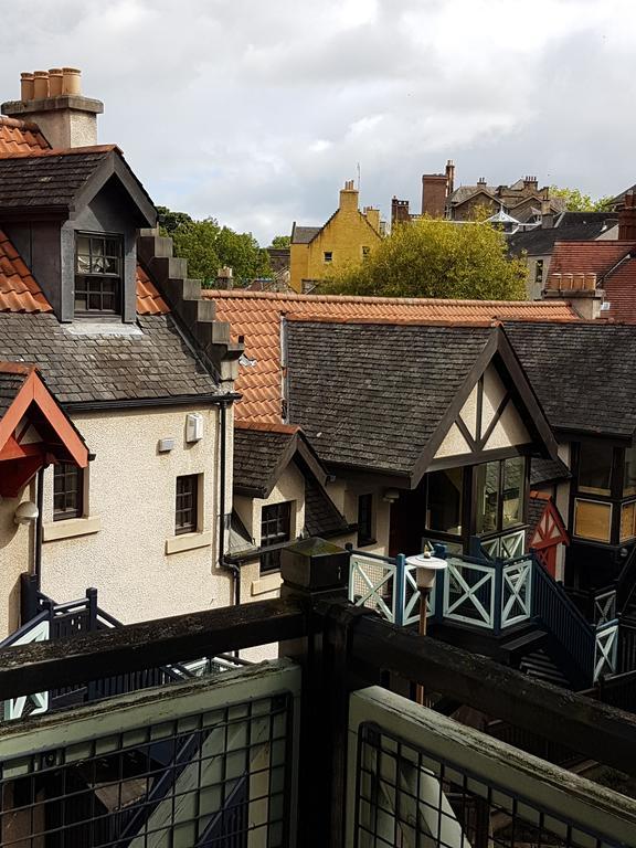 Dean Village - Lovely 2 Bed In Picturesque Dean Village With Balcony And Private Parking エディンバラ 部屋 写真